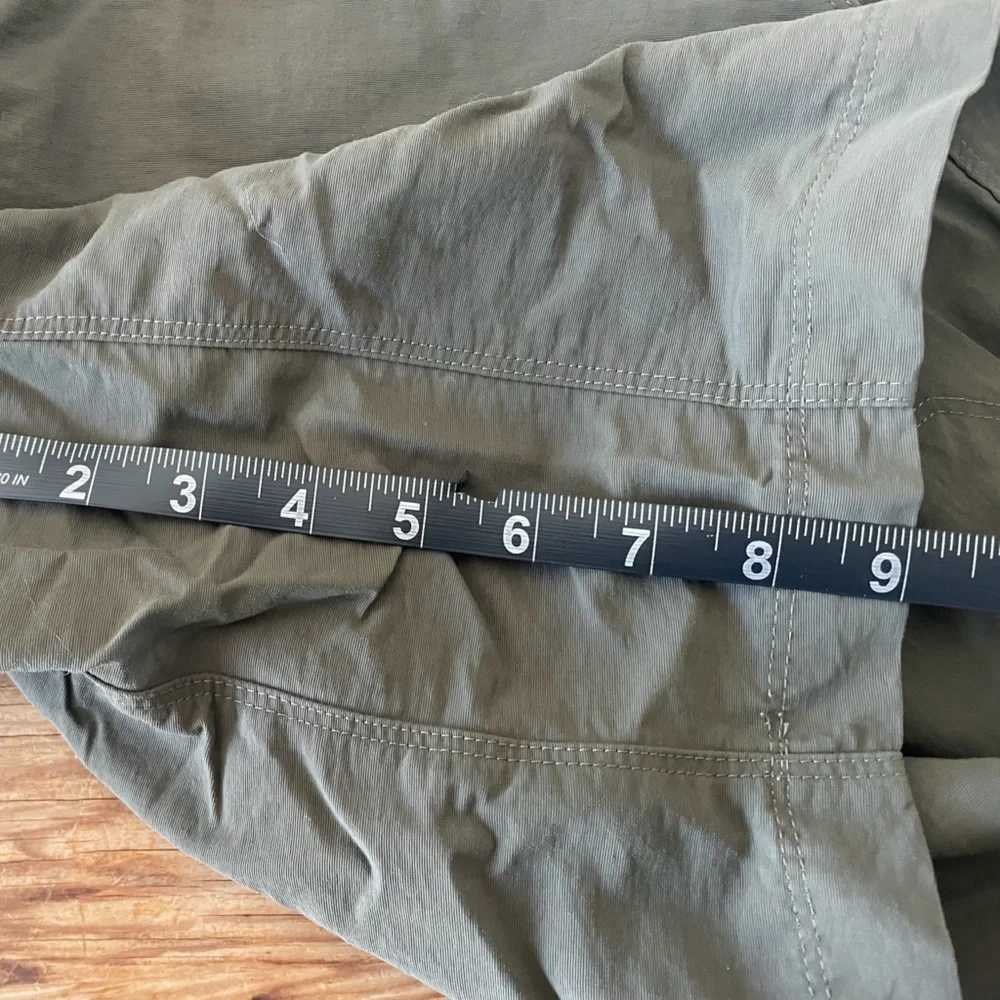 The North Face Utility Ripstop Cargo 9” Shorts Hiking Outdoor Olive Green Mens L